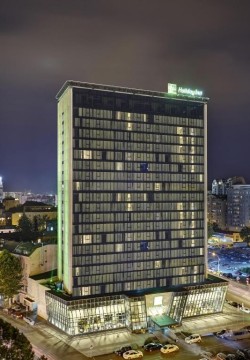 هتل هالیدی این (Holiday Inn) تفلیس