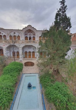 اقامتگاه سنتی خادمی کاشان