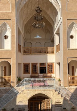 اقامتگاه سنتی خانه مرشدی کاشان