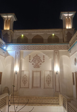 اقامتگاه سنتی نه چم کاشان
