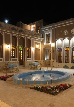 اقامتگاه سنتی آلما یزد