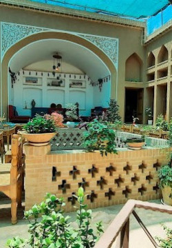 اقامتگاه سنتی یزدان گرد یزد