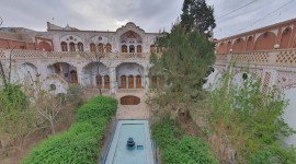 اقامتگاه سنتی خادمی کاشان