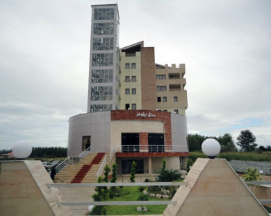 Amol-Niloufar-01.jpg