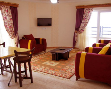 Chalus-Felamingo-02.jpg