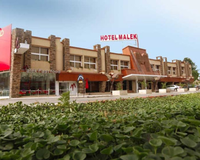 Chalus-Malek-02.jpg