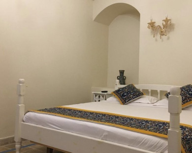 Kashan-Ariana-06.jpg