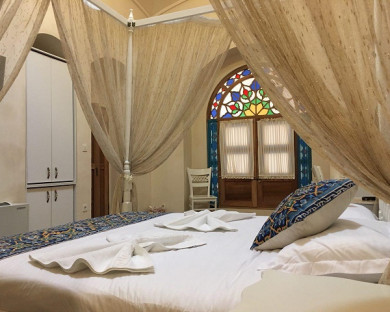 Kashan-Ariana-08.jpg