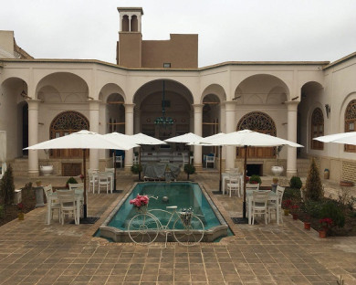 Kashan-Ariana-09.jpg