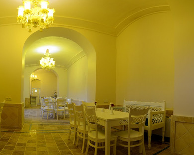 Kashan-Ariana-10.jpg