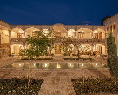 Kashan-EmarateMahmodieh-1.jpg