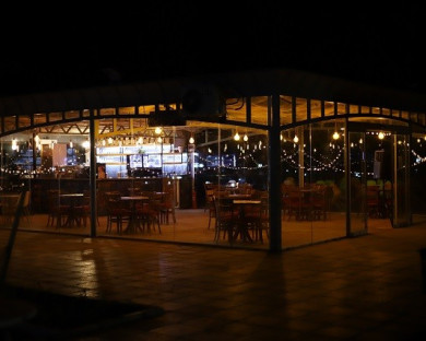 Marvdasht-Apadana-08.jpg