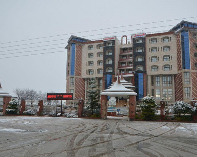 Sari-Navid-20.jpg