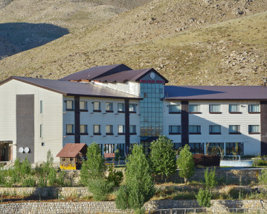 Shiraz-Pooladkaf-06.jpg